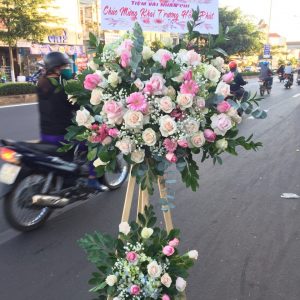 Kệ hoa chúc mừng