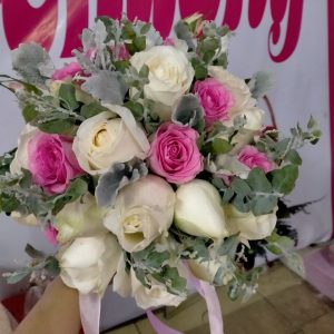 Hoa cầm tay cô dâu